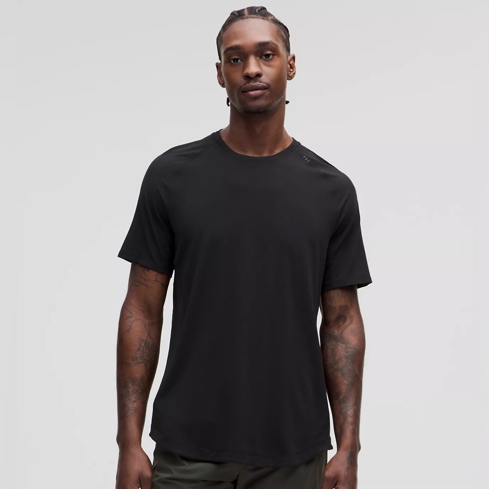 Lululemon Athletica Men’s License To Train Black Short Sleeve Shirt EUC Size XXL